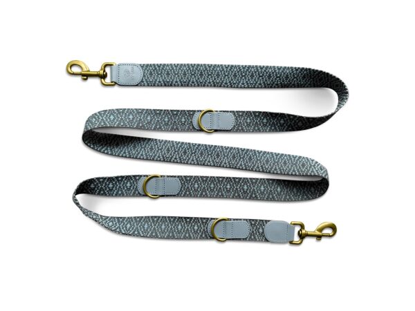 Führleine Anthrazit Eisblau liegt in schlangenförmig